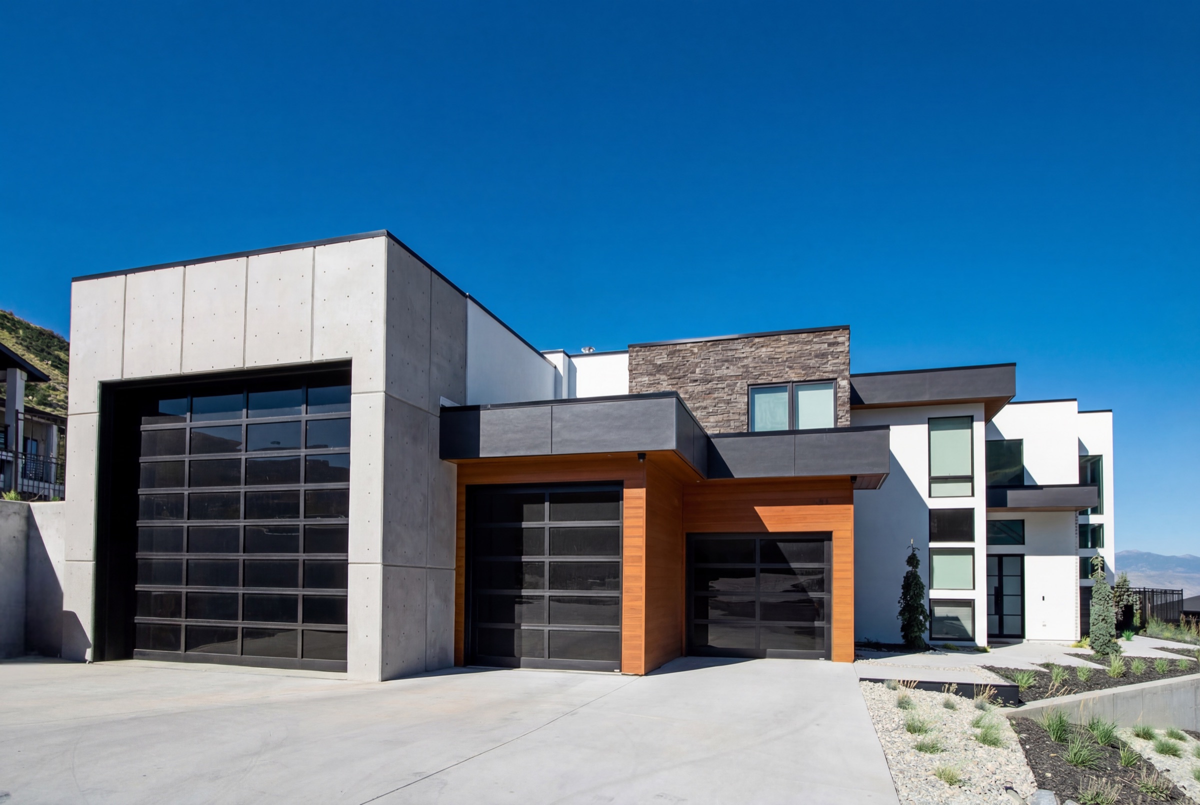 Exterior of the Ridgeview Residence custom home by Cross Construction
